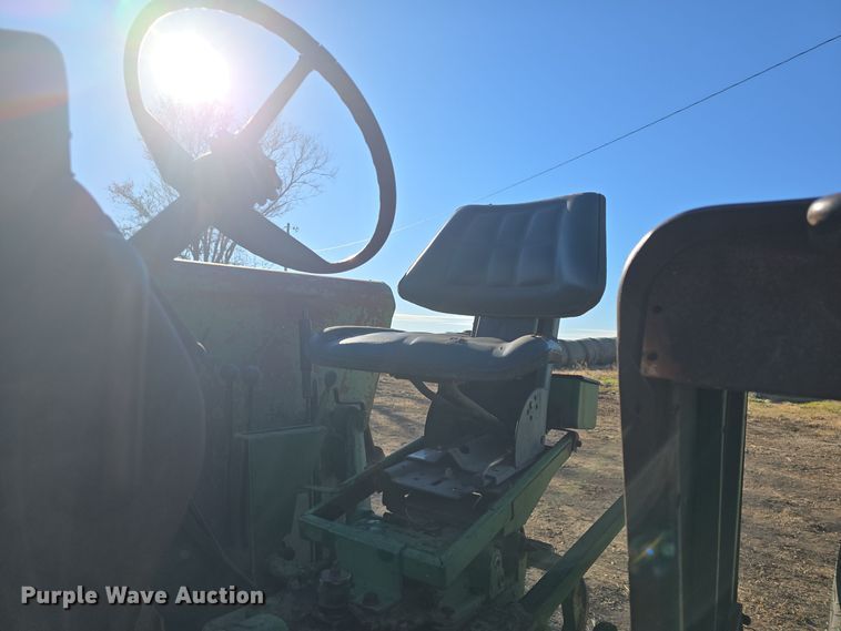 image for item DO7722 Oliver 1650 tractor