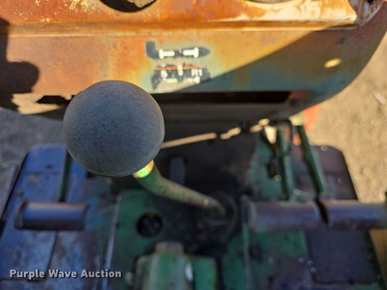 image for item DO7722 Oliver 1650 tractor