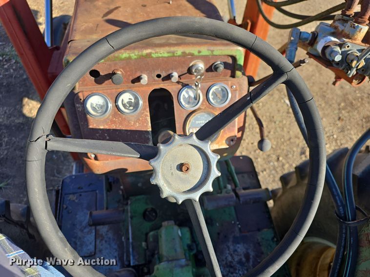 image for item DO7722 Oliver 1650 tractor