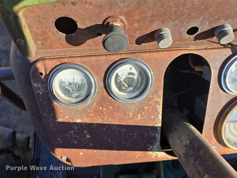 image for item DO7722 Oliver 1650 tractor