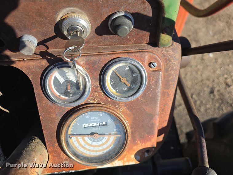 image for item DO7722 Oliver 1650 tractor