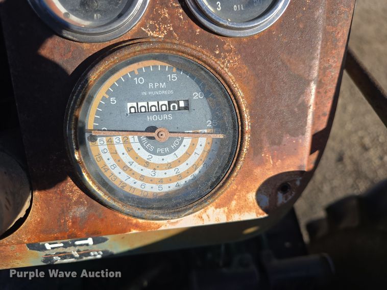 image for item DO7722 Oliver 1650 tractor