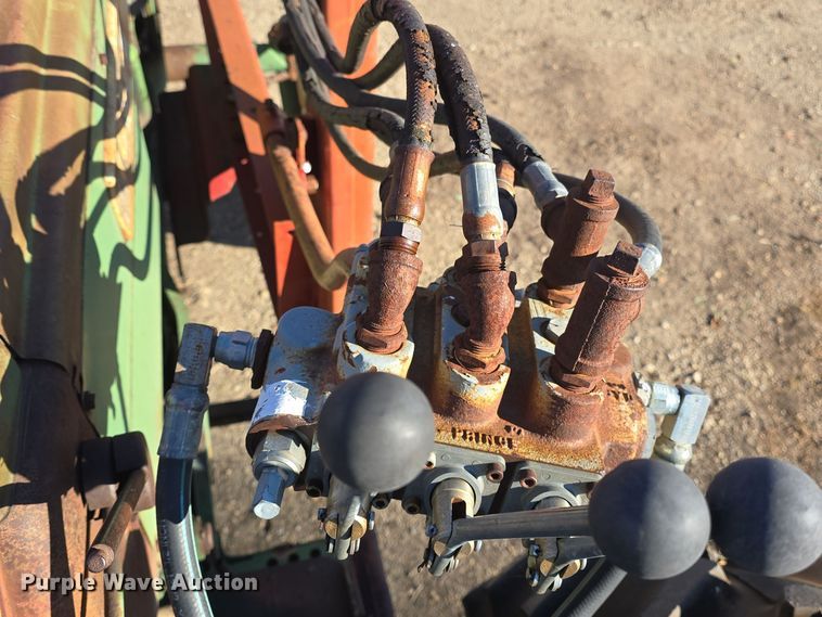 image for item DO7722 Oliver 1650 tractor