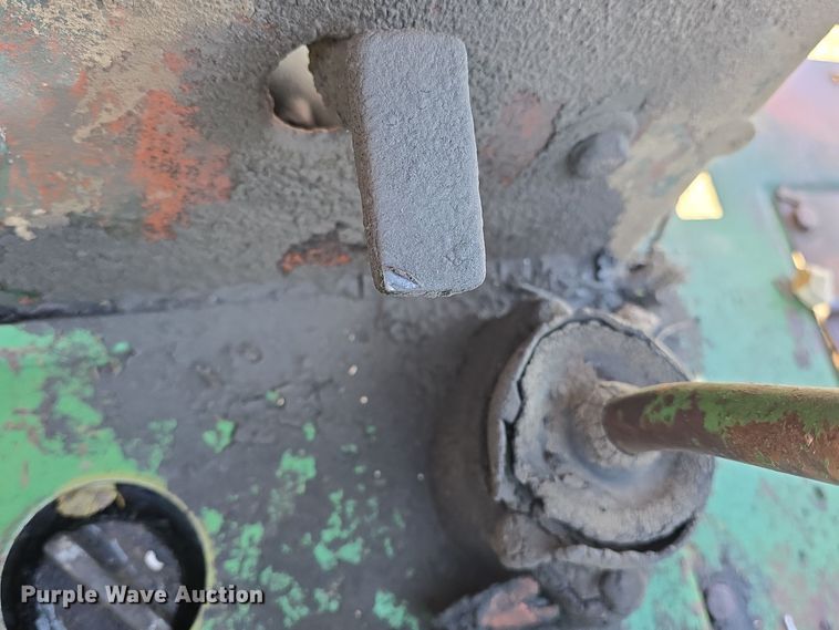 image for item DO7722 Oliver 1650 tractor