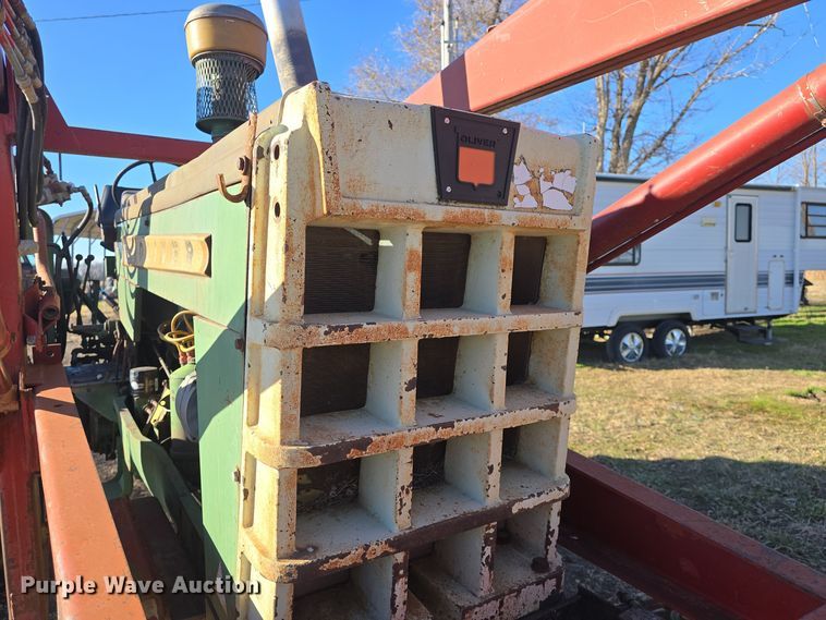 image for item DO7722 Oliver 1650 tractor