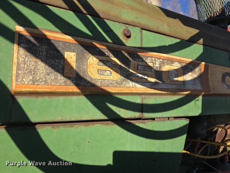 image for item DO7722 Oliver 1650 tractor