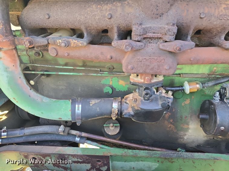 image for item DO7722 Oliver 1650 tractor