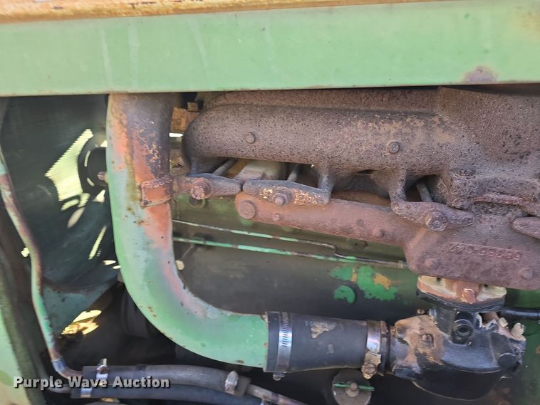 image for item DO7722 Oliver 1650 tractor