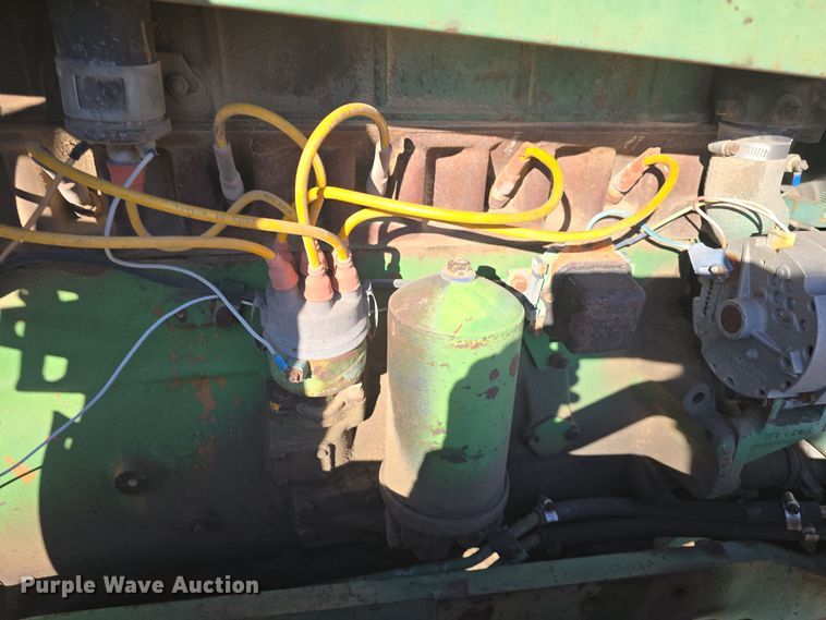 image for item DO7722 Oliver 1650 tractor