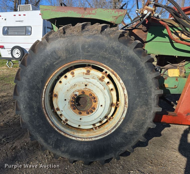 image for item DO7722 Oliver 1650 tractor