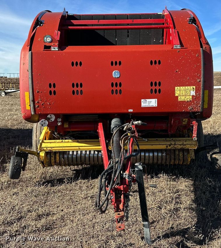 image for item DP6022 2016 New Holland Roll-Belt 560 round baler