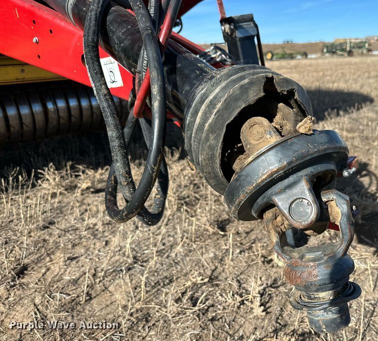 image for item DP6022 2016 New Holland Roll-Belt 560 round baler