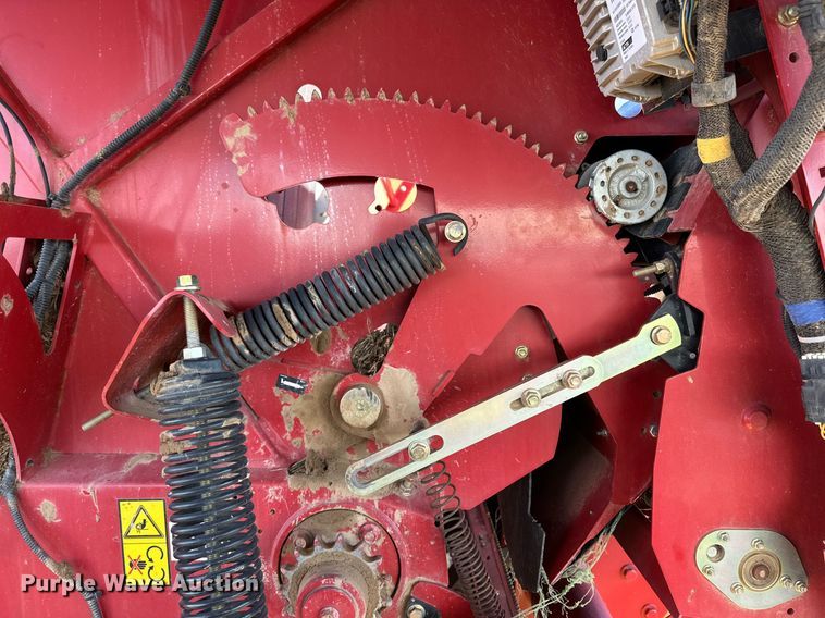 image for item DP6022 2016 New Holland Roll-Belt 560 round baler