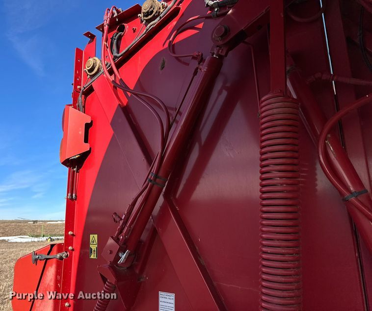 image for item DP6022 2016 New Holland Roll-Belt 560 round baler