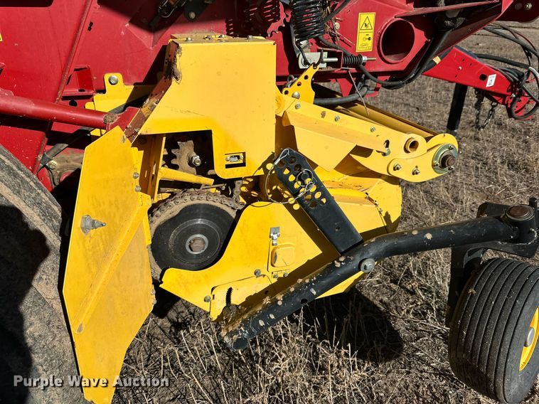 image for item DP6022 2016 New Holland Roll-Belt 560 round baler