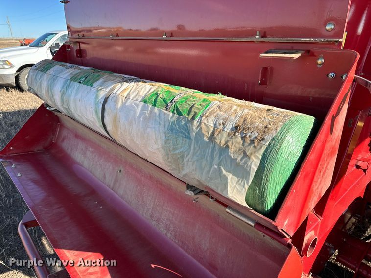 image for item DP6022 2016 New Holland Roll-Belt 560 round baler