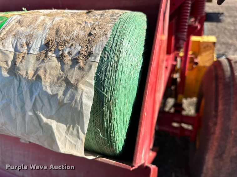 image for item DP6022 2016 New Holland Roll-Belt 560 round baler