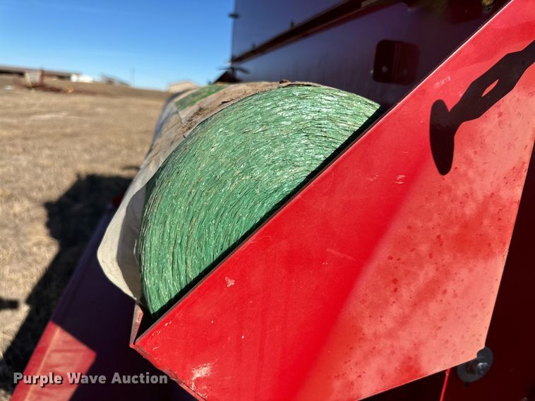 image for item DP6022 2016 New Holland Roll-Belt 560 round baler