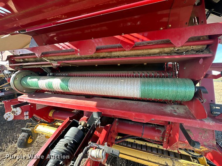 image for item DP6022 2016 New Holland Roll-Belt 560 round baler
