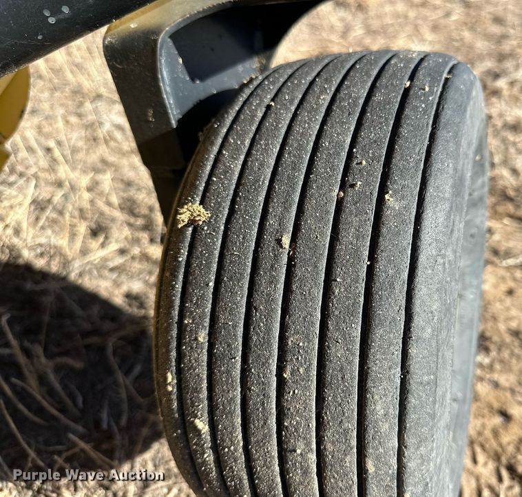 image for item DP6022 2016 New Holland Roll-Belt 560 round baler