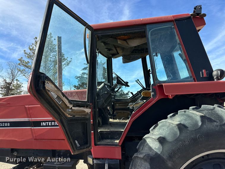 image for item DP6025 1983 International Harvester 5288 tractor