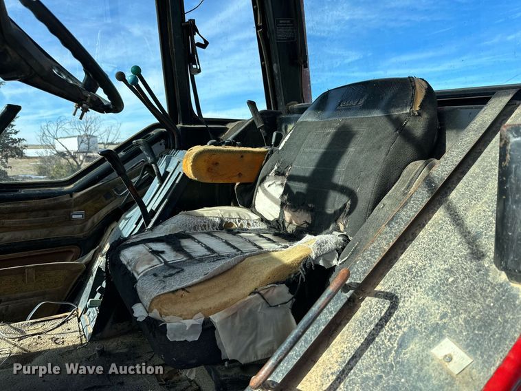 image for item DP6025 1983 International Harvester 5288 tractor