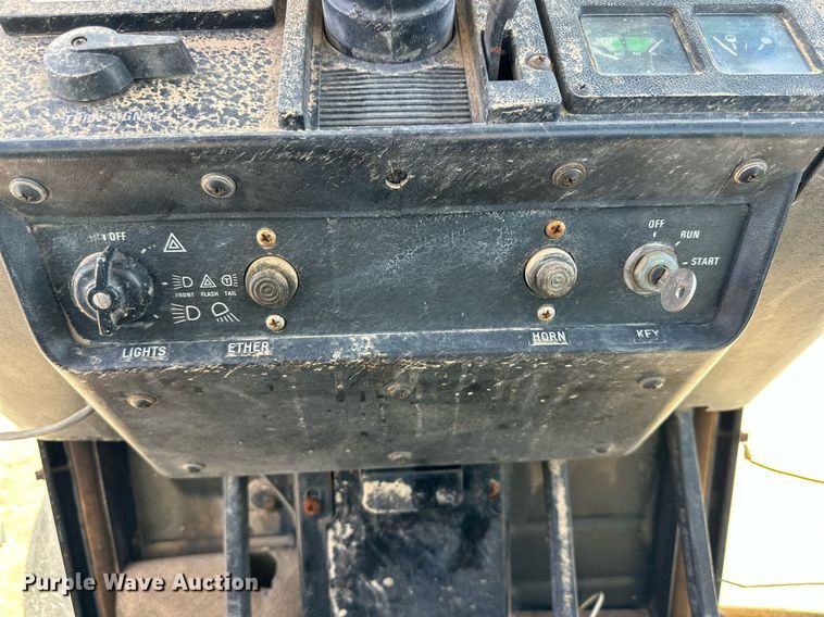 image for item DP6025 1983 International Harvester 5288 tractor