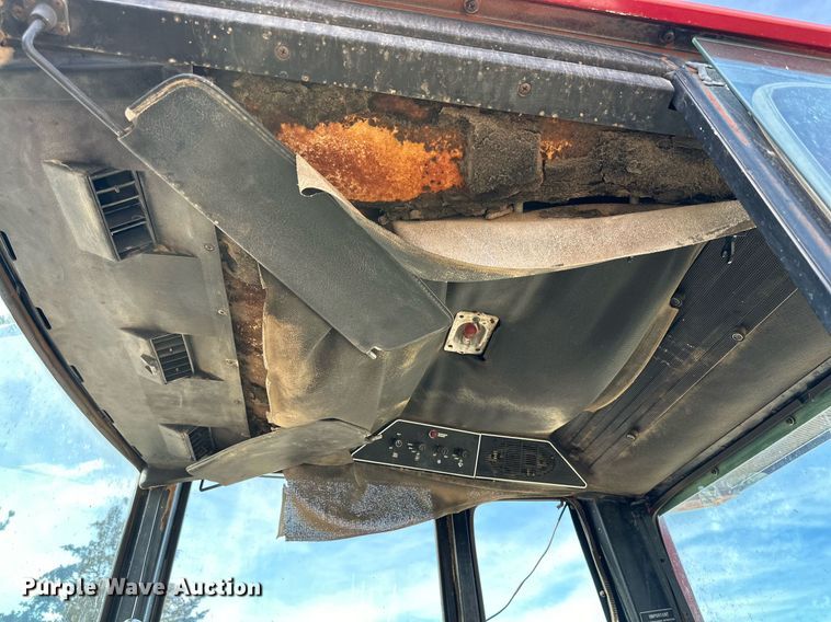 image for item DP6025 1983 International Harvester 5288 tractor