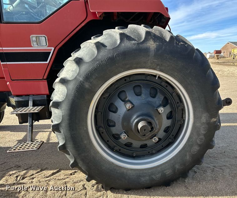 image for item DP6025 1983 International Harvester 5288 tractor