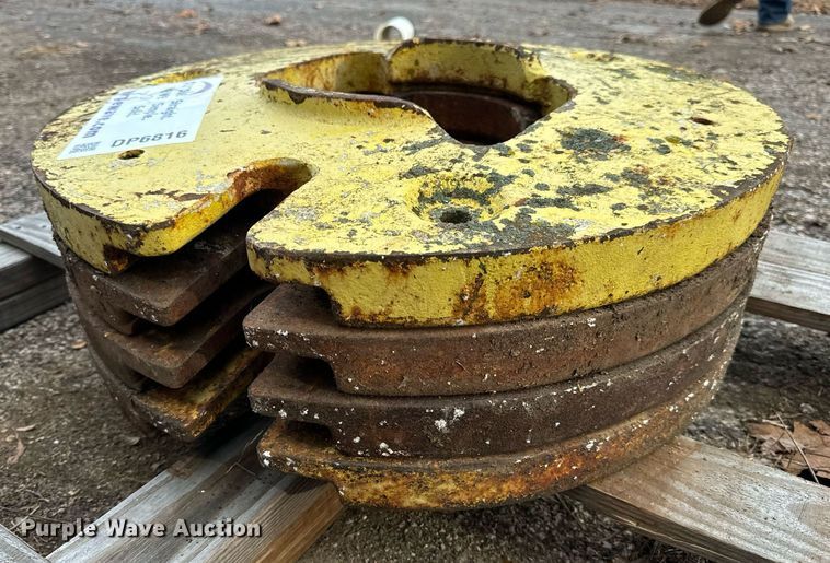 image for item DP6816 (4) John Deere wheel weights