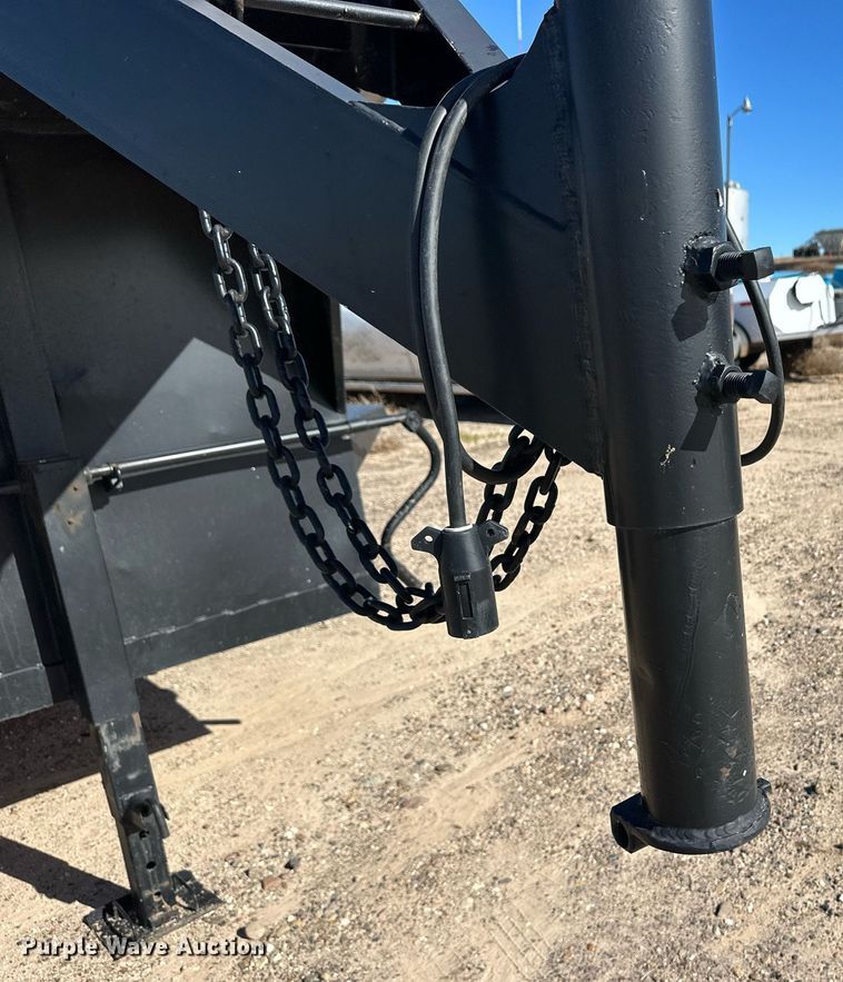 image for item DQ3166 2007 Reyes livestock trailer