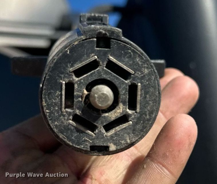 image for item DQ3166 2007 Reyes livestock trailer