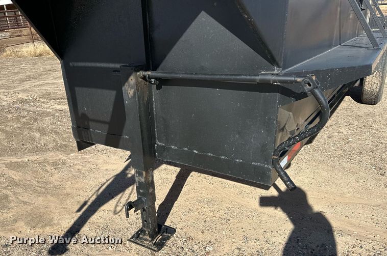 image for item DQ3166 2007 Reyes livestock trailer