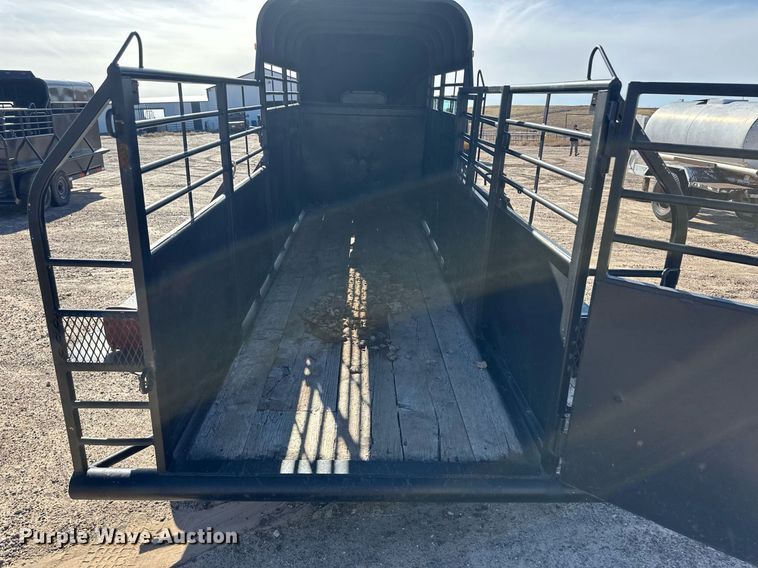 image for item DQ3166 2007 Reyes livestock trailer
