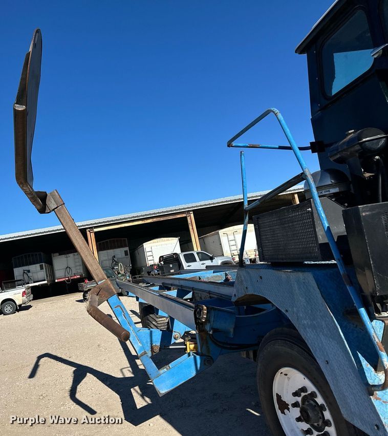 image for item DQ3186 Bale wagon