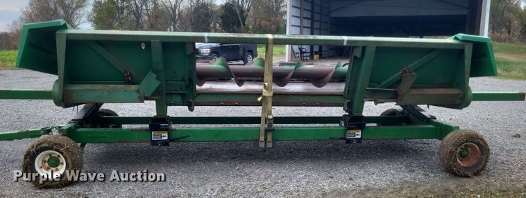 image for item DQ3782 John Deere corn head