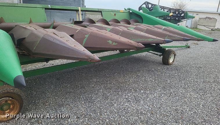 image for item DQ3782 John Deere corn head