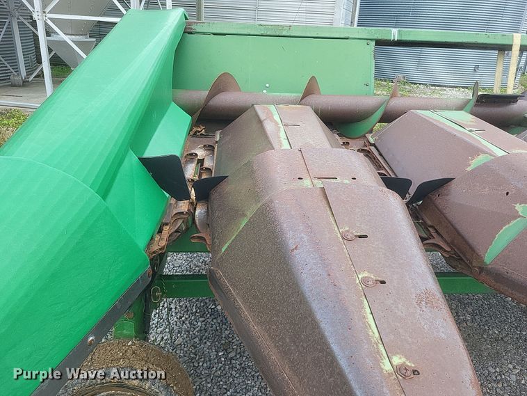 image for item DQ3782 John Deere corn head