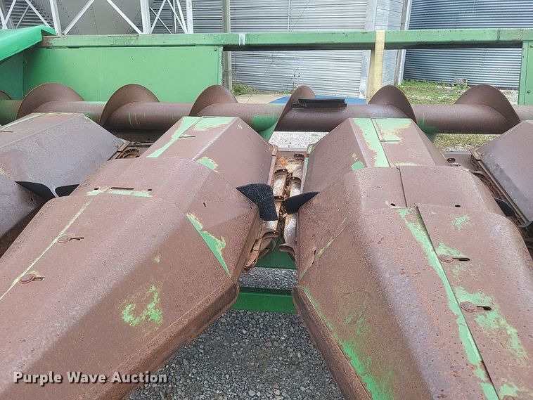 image for item DQ3782 John Deere corn head