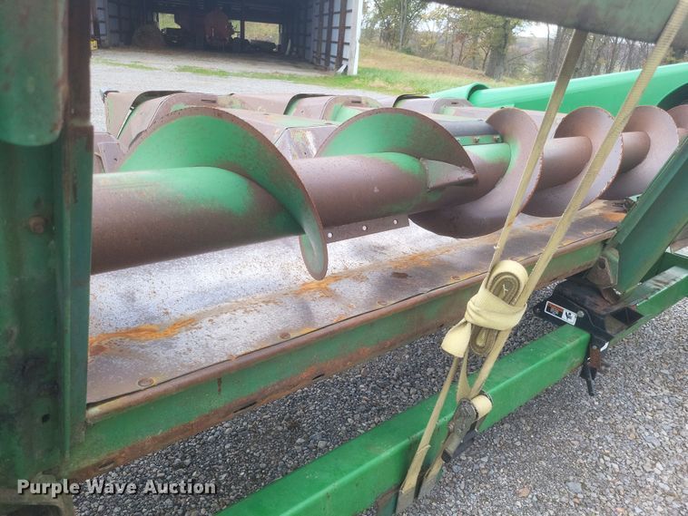 image for item DQ3782 John Deere corn head