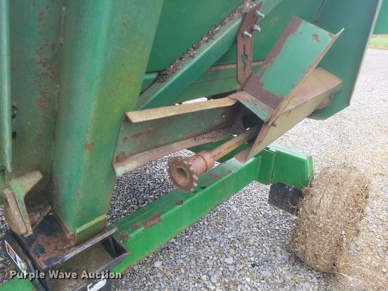 image for item DQ3782 John Deere corn head
