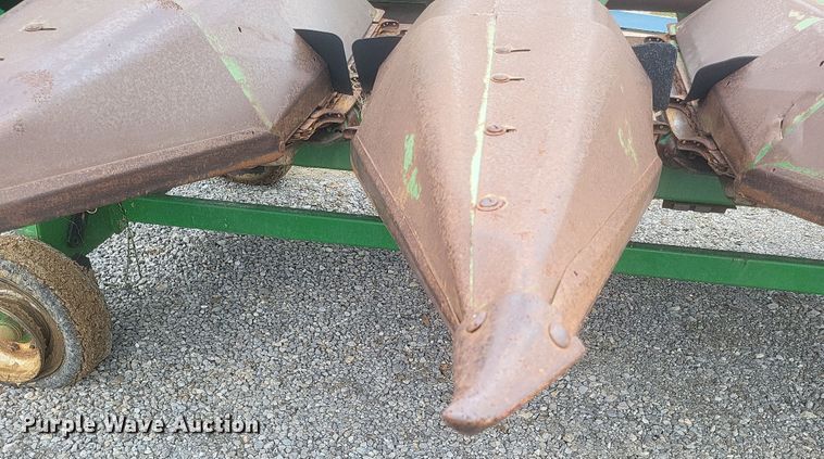 image for item DQ3782 John Deere corn head