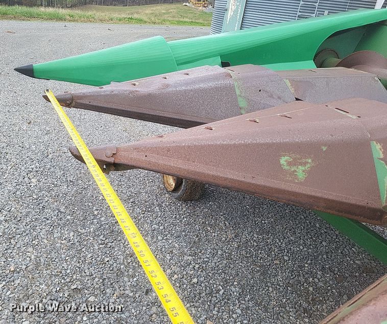 image for item DQ3782 John Deere corn head