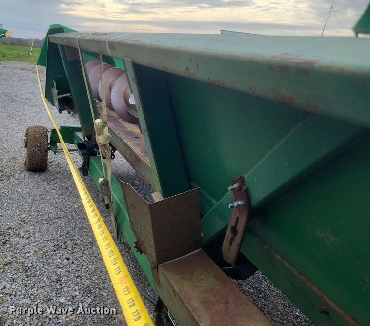 image for item DQ3782 John Deere corn head