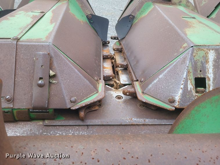 image for item DQ3782 John Deere corn head