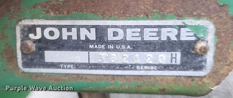 image for item DQ3782 John Deere corn head