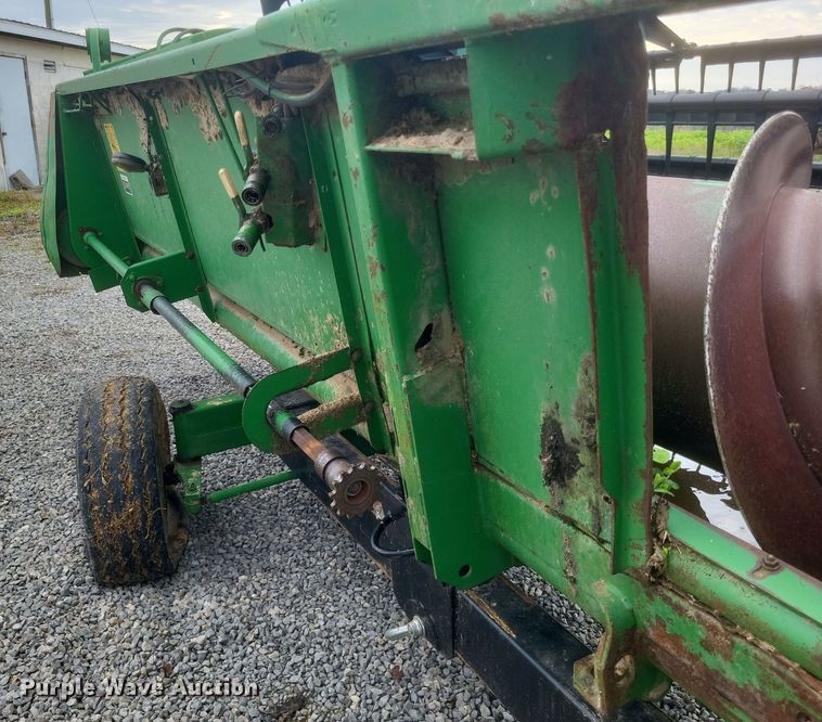 image for item DQ3783 1997 John Deere 925F flex head