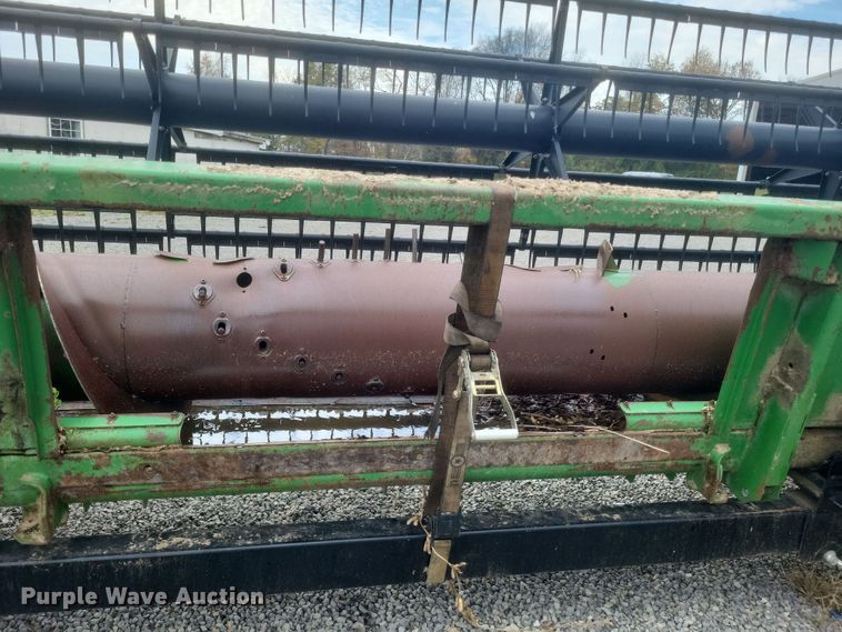 image for item DQ3783 1997 John Deere 925F flex head