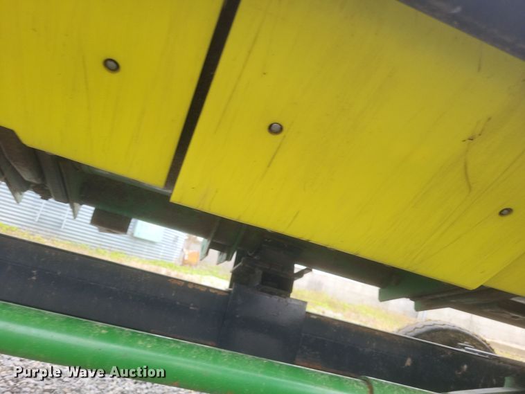 image for item DQ3783 1997 John Deere 925F flex head