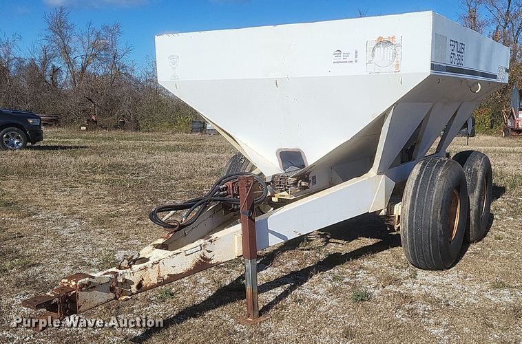 image for item DQ3801 Willmar 600 spreader